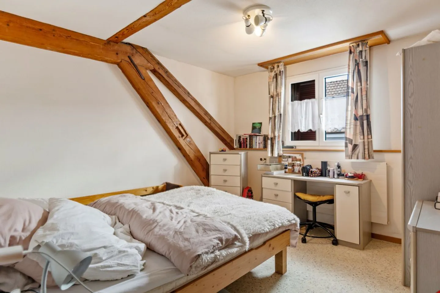 Pitched Semi-Detached House with Professional Spaces and Large Terrace - Photo 7 of 13