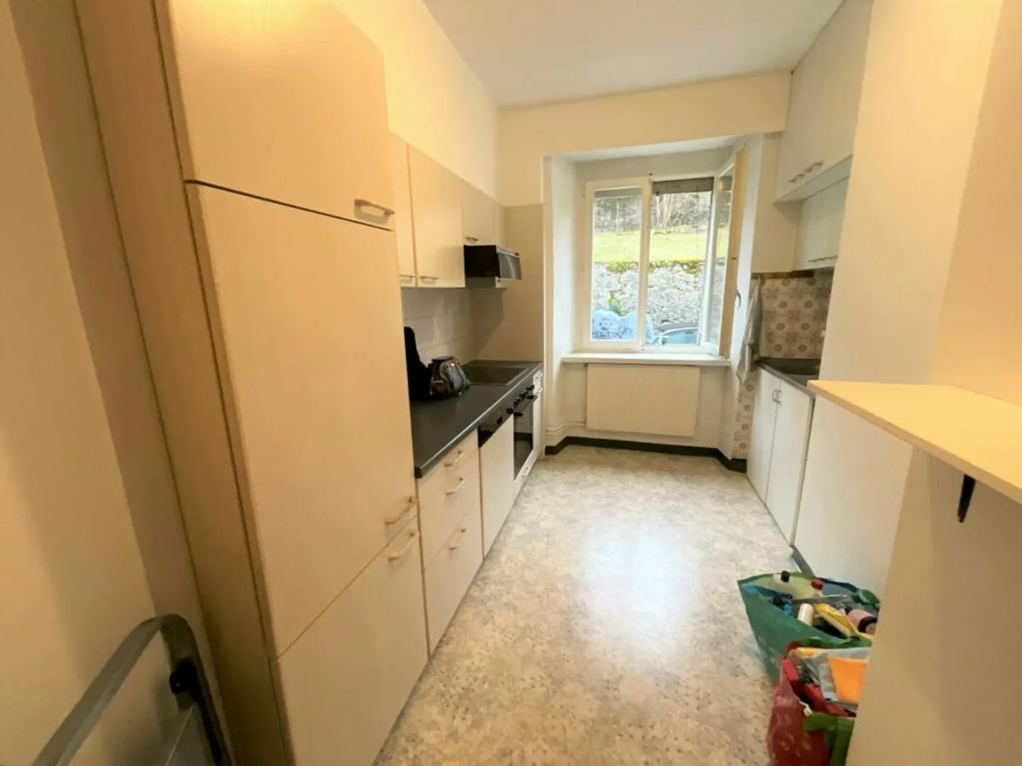 Appartement de 4 pièces au rez-de-chaussée - Photo 2 sur 6
