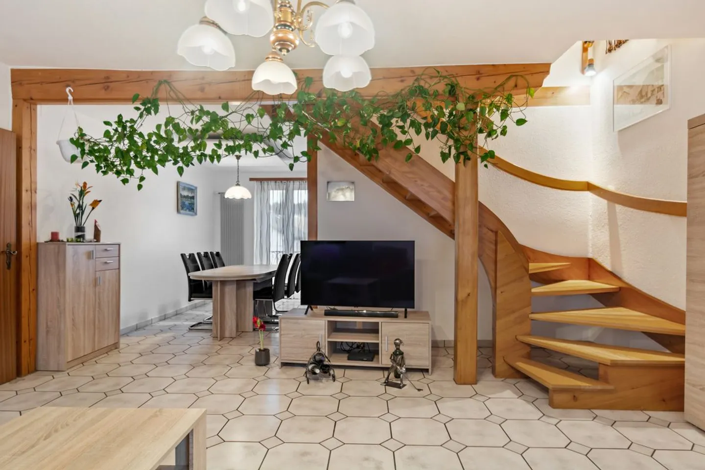 Pitched Semi-Detached House with Professional Spaces and Large Terrace - Photo 8 of 13