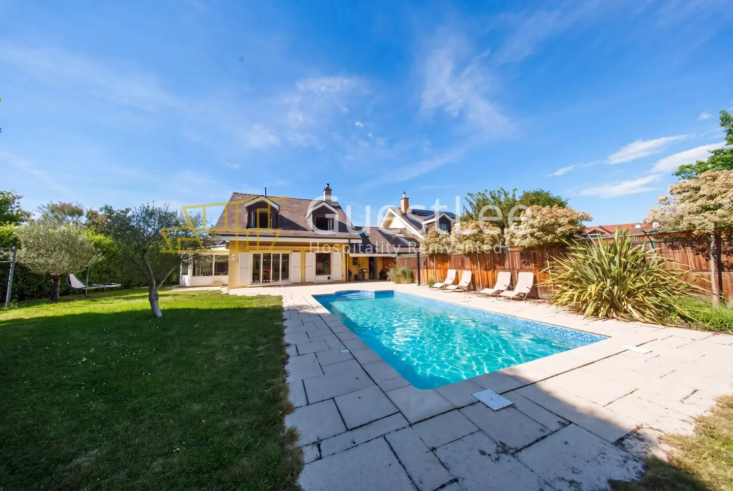 Stunning home with swimming pool and large garden in the heart of the Geneva countryside - Photo 1 sur 13