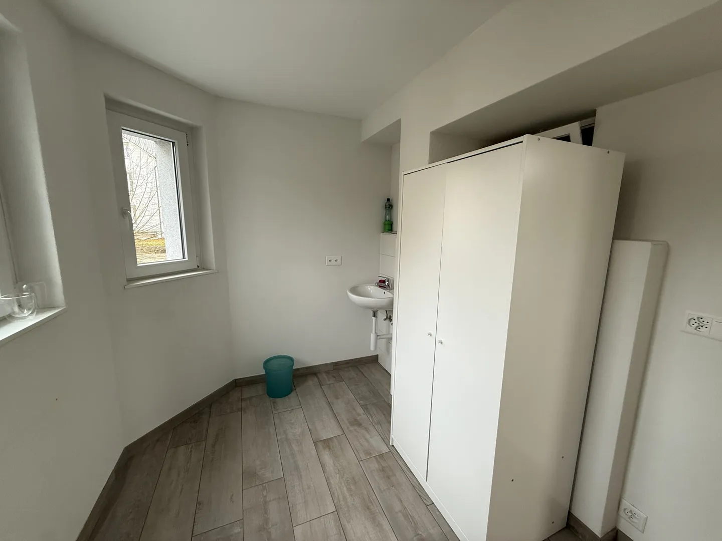 Commercial premises of 70m2 for an administrative activity in front of the train station - Photo 3 of 4