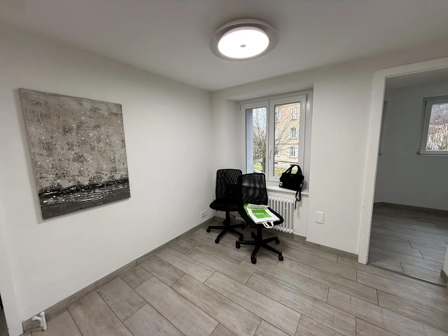 Commercial premises of 70m2 for an administrative activity in front of the train station - Photo 2 of 4