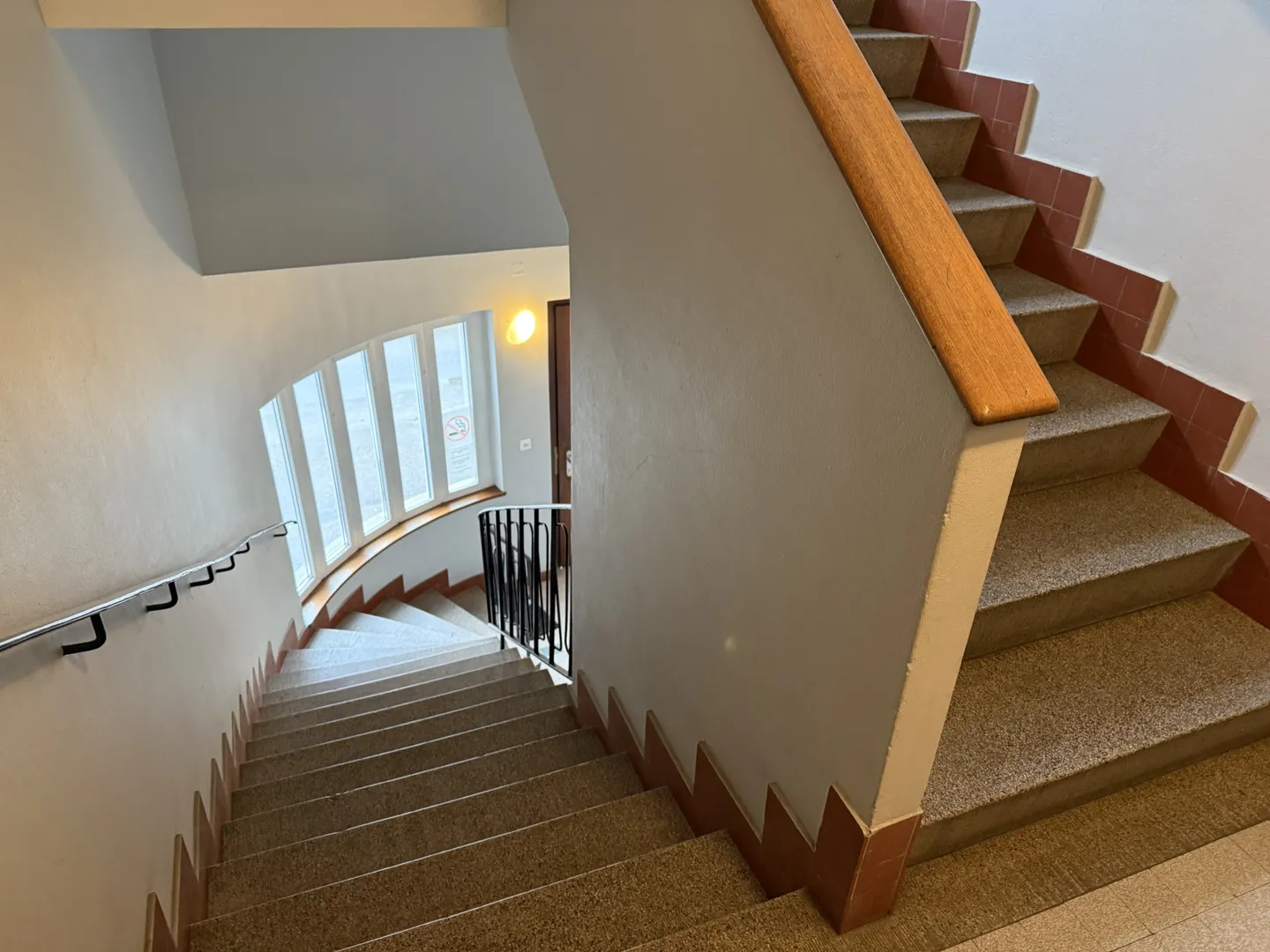 Commercial premises of 70m2 for an administrative activity in front of the train station - Photo 4 of 4