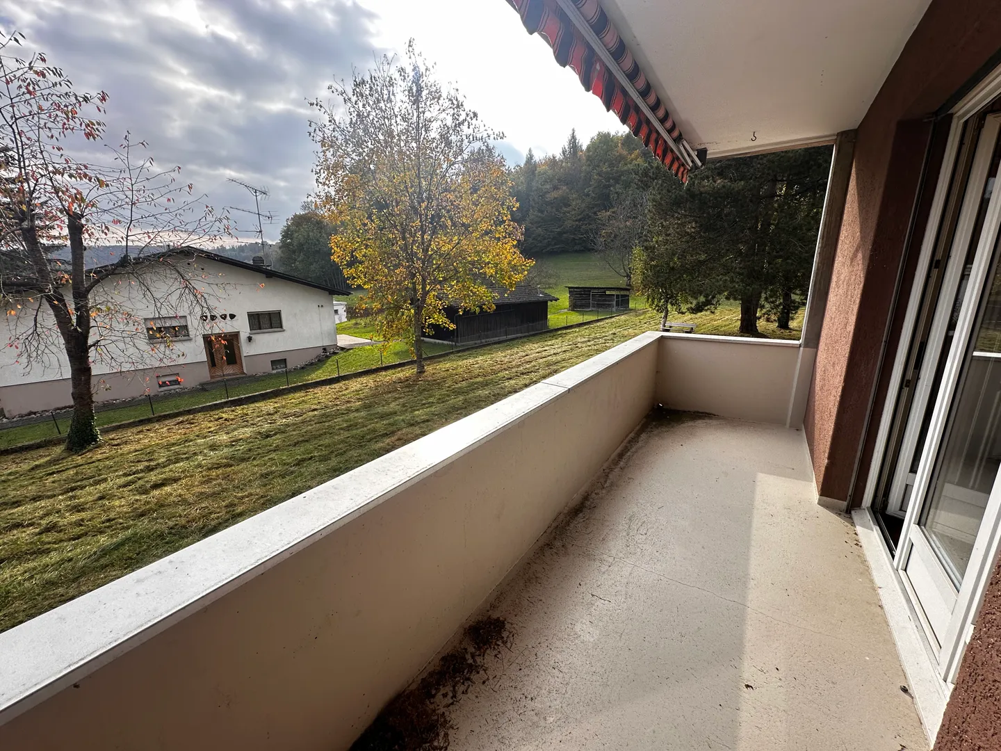 Beautiful 3.5-room apartment with balcony and unobstructed view - Photo 8 of 13