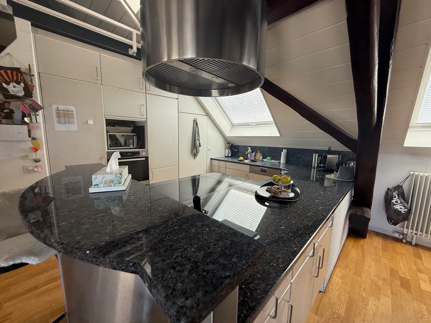 Mixed-use building with restaurant and 6 apartments - Photo 4 of 13