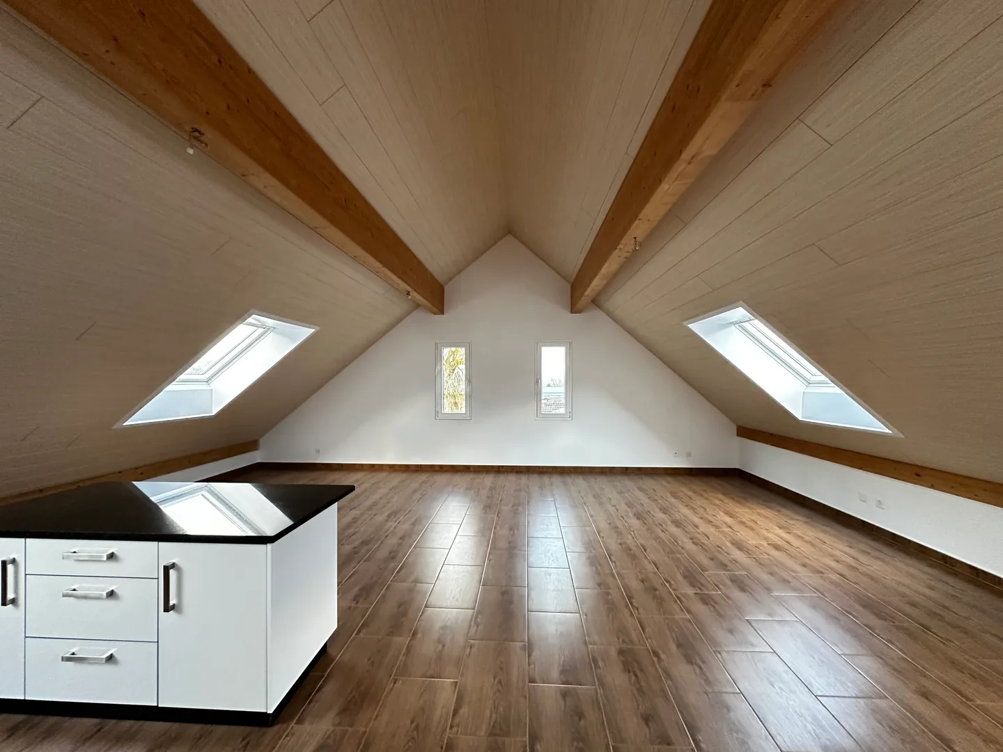 Charming 4.5-room renovated attic in Courtedoux 90 m² + parking - Photo 2 of 13