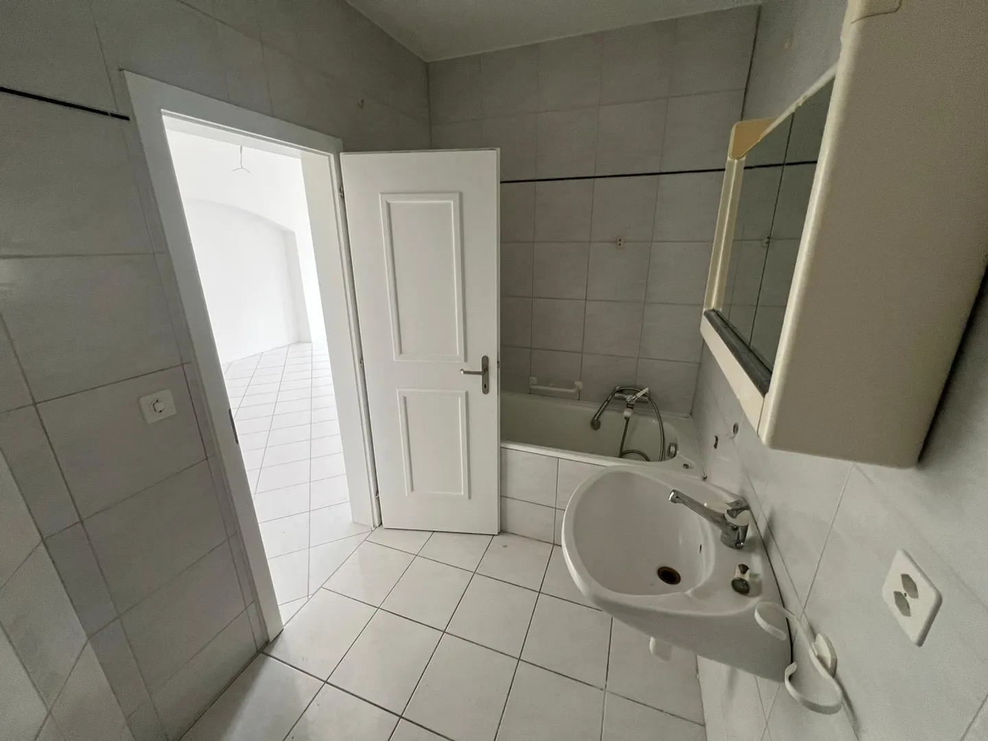 Charming 2.5 rooms in the heart of Porrentruy - Photo 5 of 13