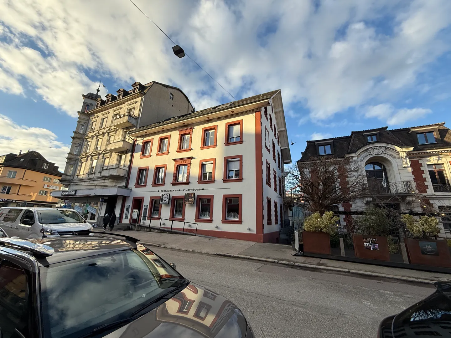 Mixed-use building with restaurant and 6 apartments - Photo 11 of 13