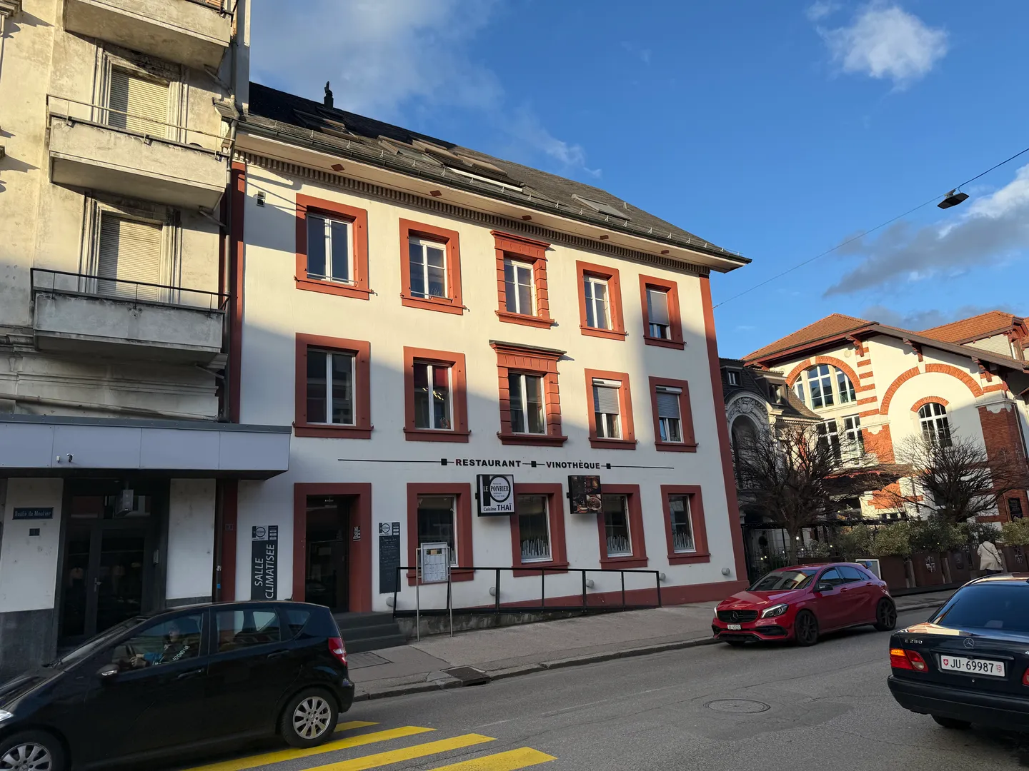 Mixed-use building with restaurant and 6 apartments - Photo 13 of 13