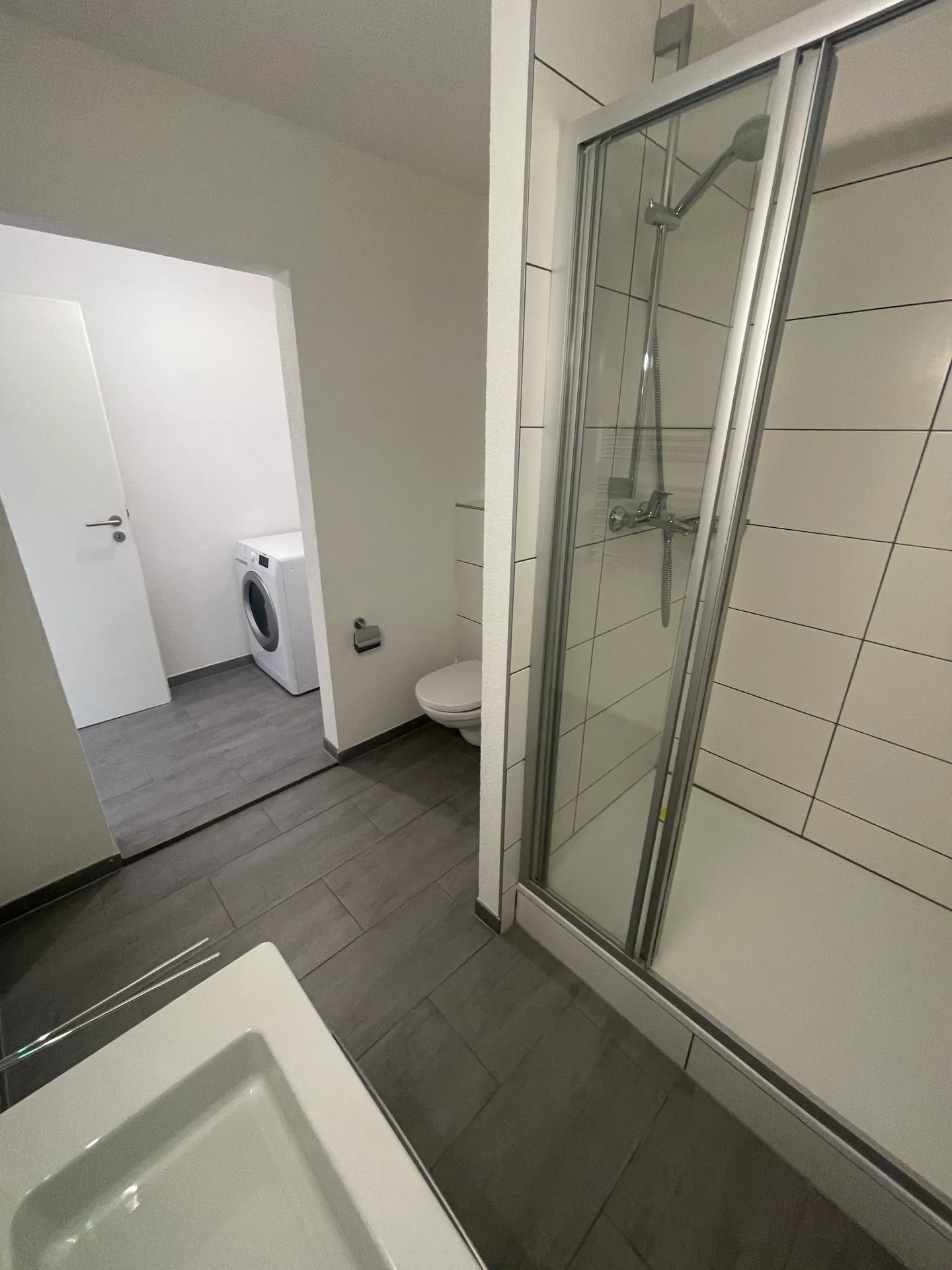 Charming 2.5 room bright apartment with parking space in a peaceful setting in Alle - Photo 9 of 13