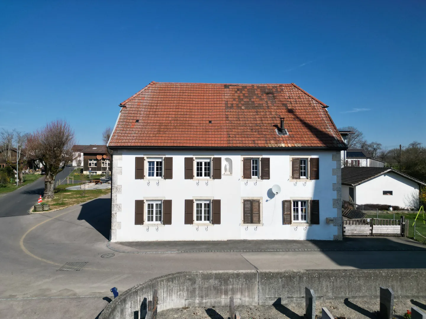 Incantevole casa a schiera di 4 stanze con terrazza, cantina a volta e garage a Grandfontaine - Foto 1 di 13