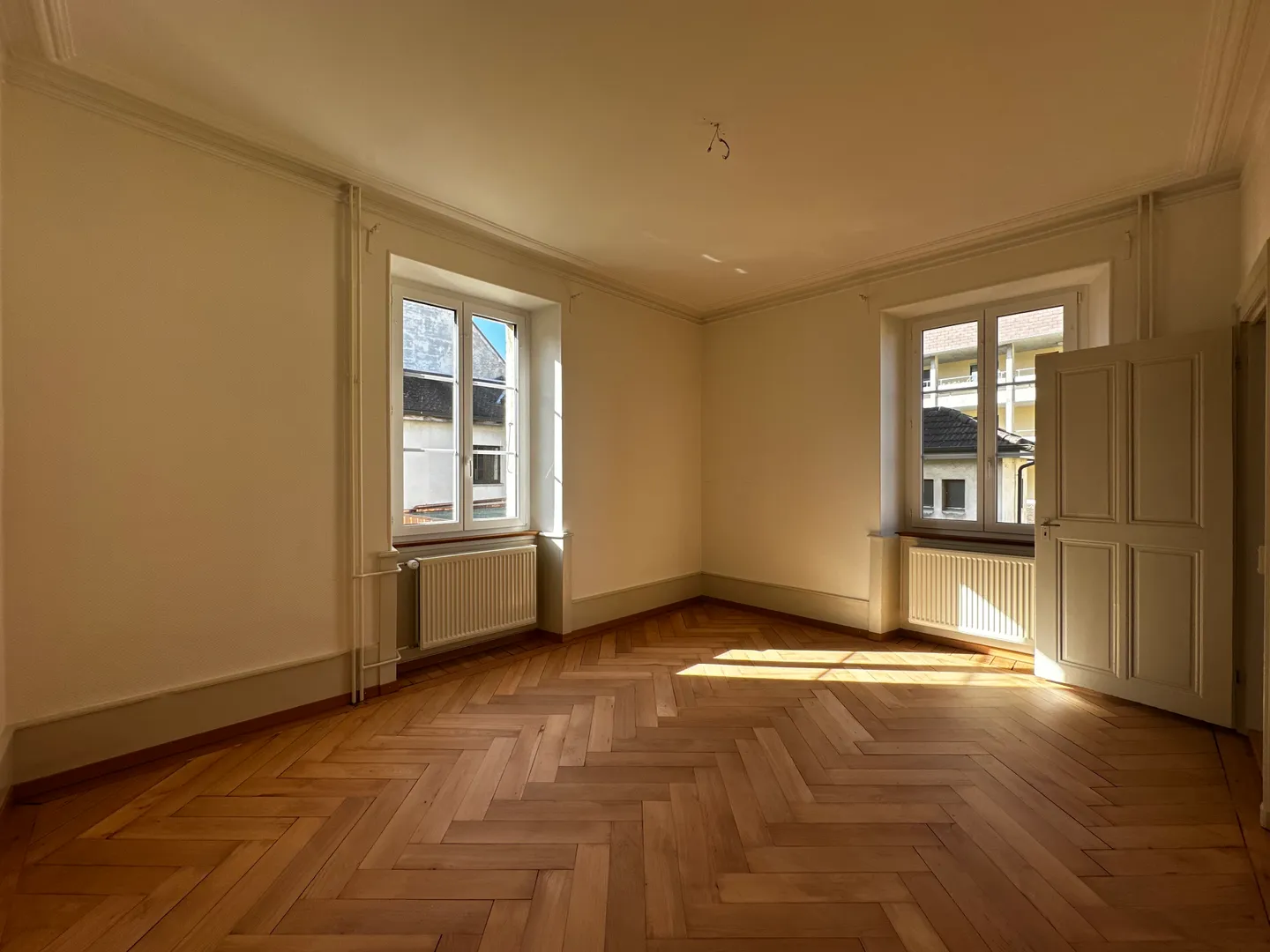 Incantevole appartamento di 4,5 locali con balcone 1° piano - Foto 2 di 13