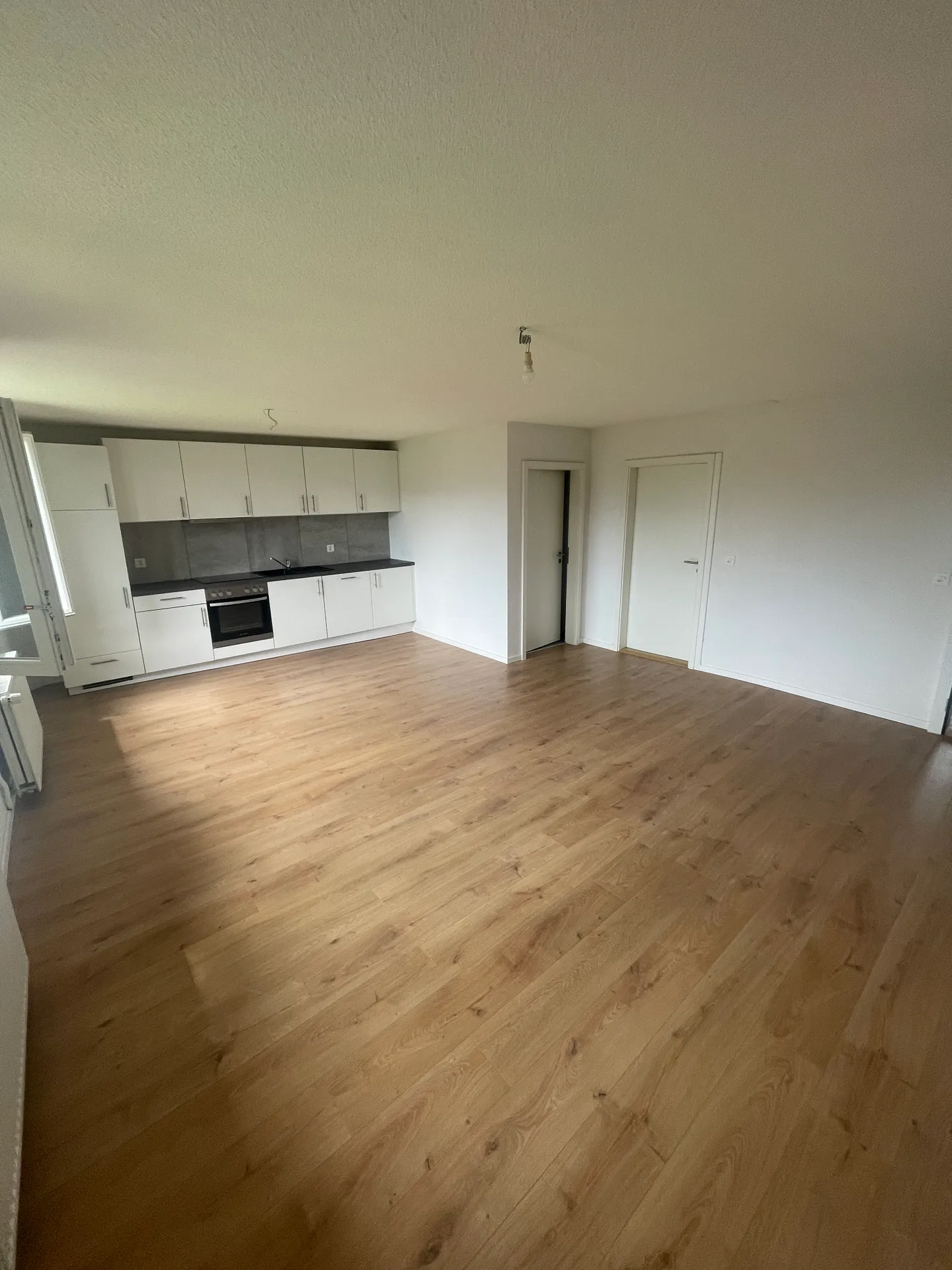 Charming 2.5 room bright apartment with parking space in a peaceful setting in Alle - Photo 4 of 13