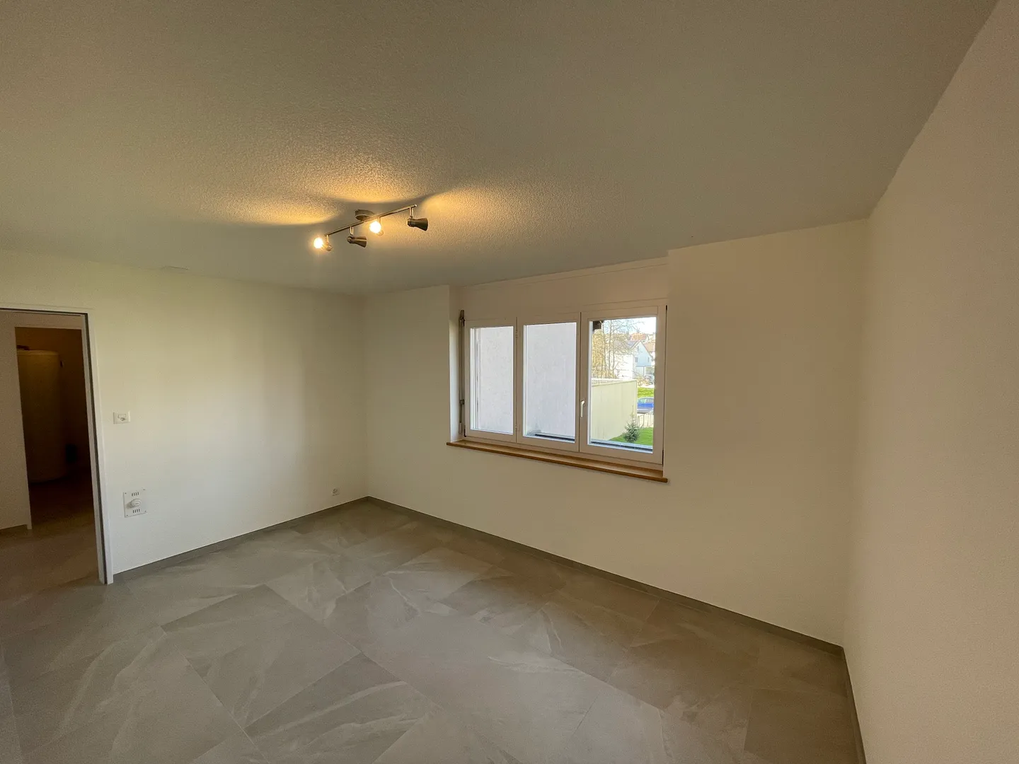 Spacious 4.5 room apartment of 108 m² with elevator above a commercial space - Photo 13 of 13