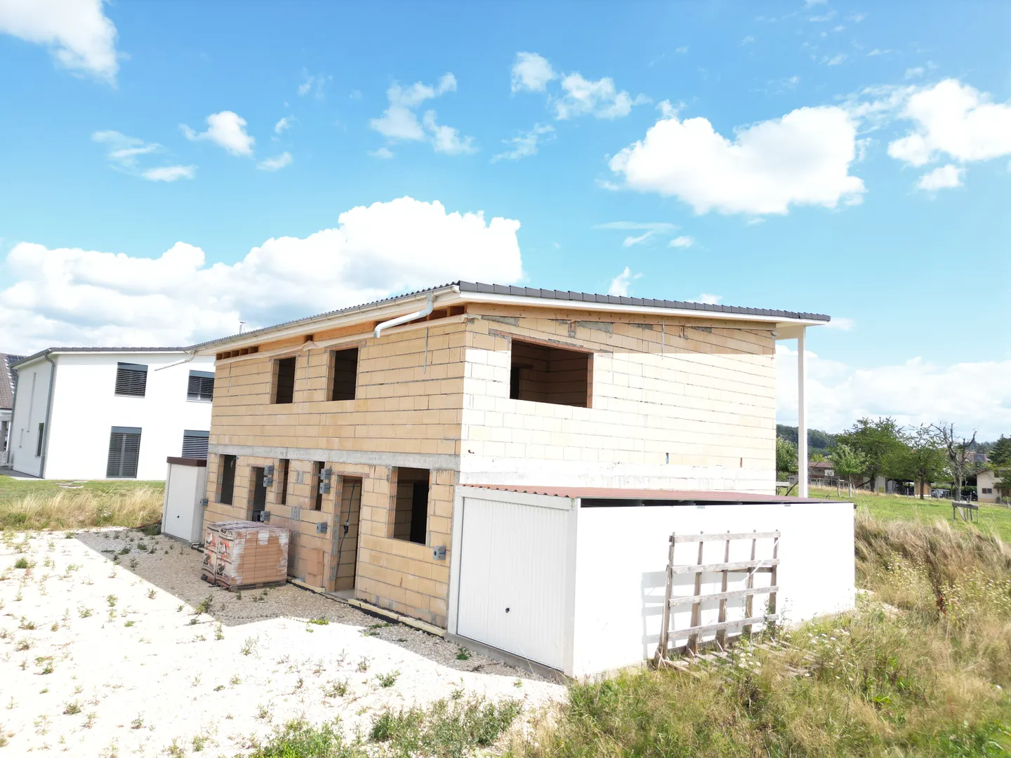 Bauen Sie Ihre Vision   Zwei Häuser zum Fertigstellen in einer grünen Umgebung - Foto 7 von 11