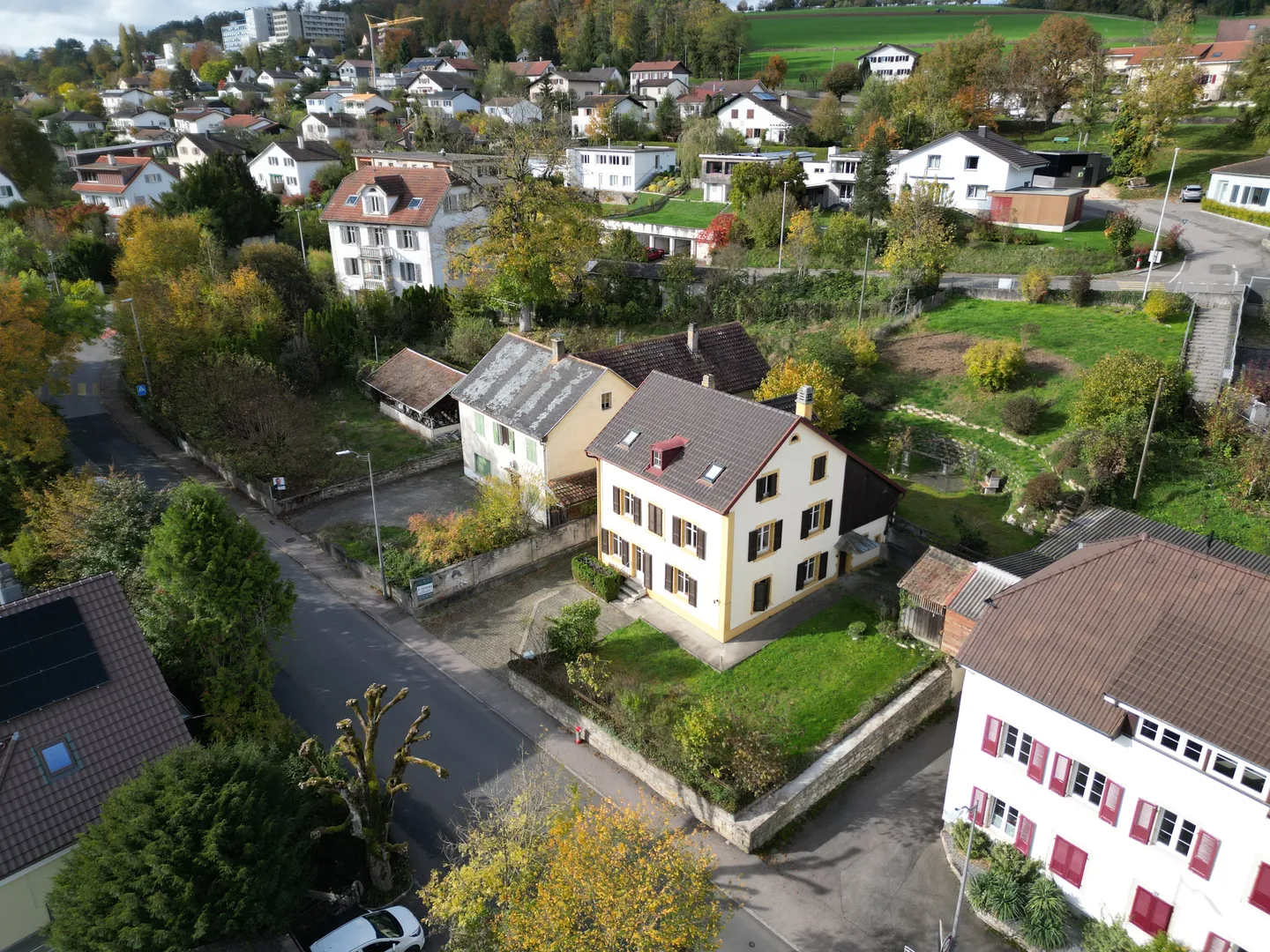 Bâtisse de caractère à rénover - Possibilité de faire 2 appartements - Photo 2 sur 13