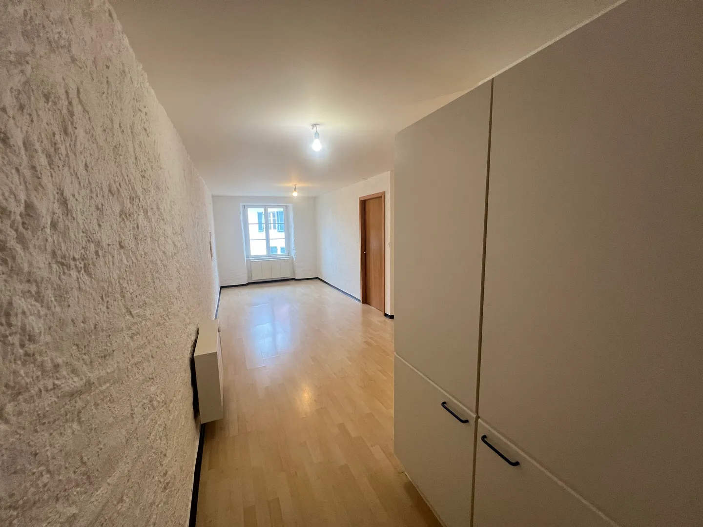 Bright 2.5-room apartment   2nd floor, street side   Rue du Collège 25 - Photo 3 of 12