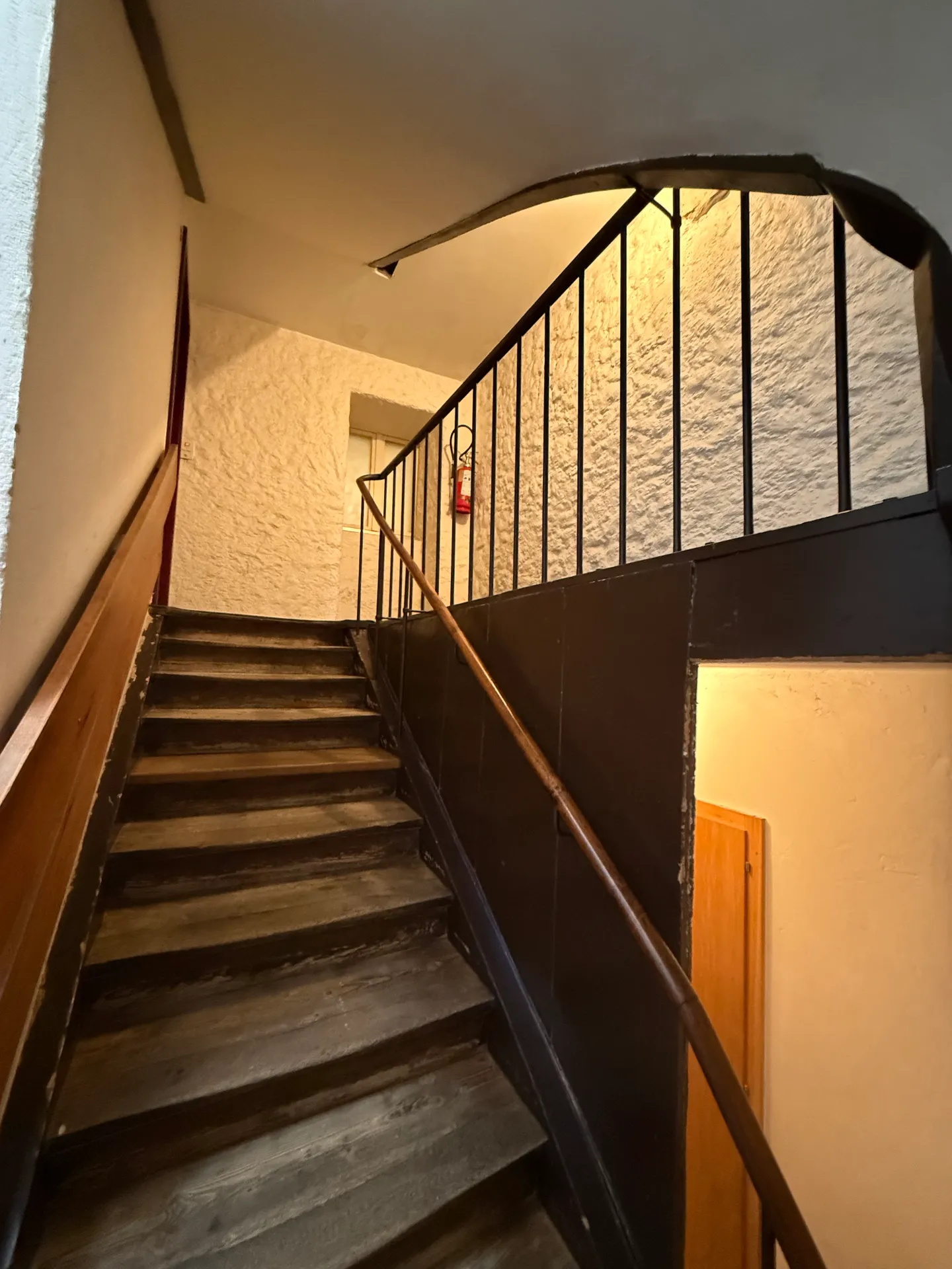 Bright 2.5-room apartment   2nd floor, street side   Rue du Collège 25 - Photo 9 of 12