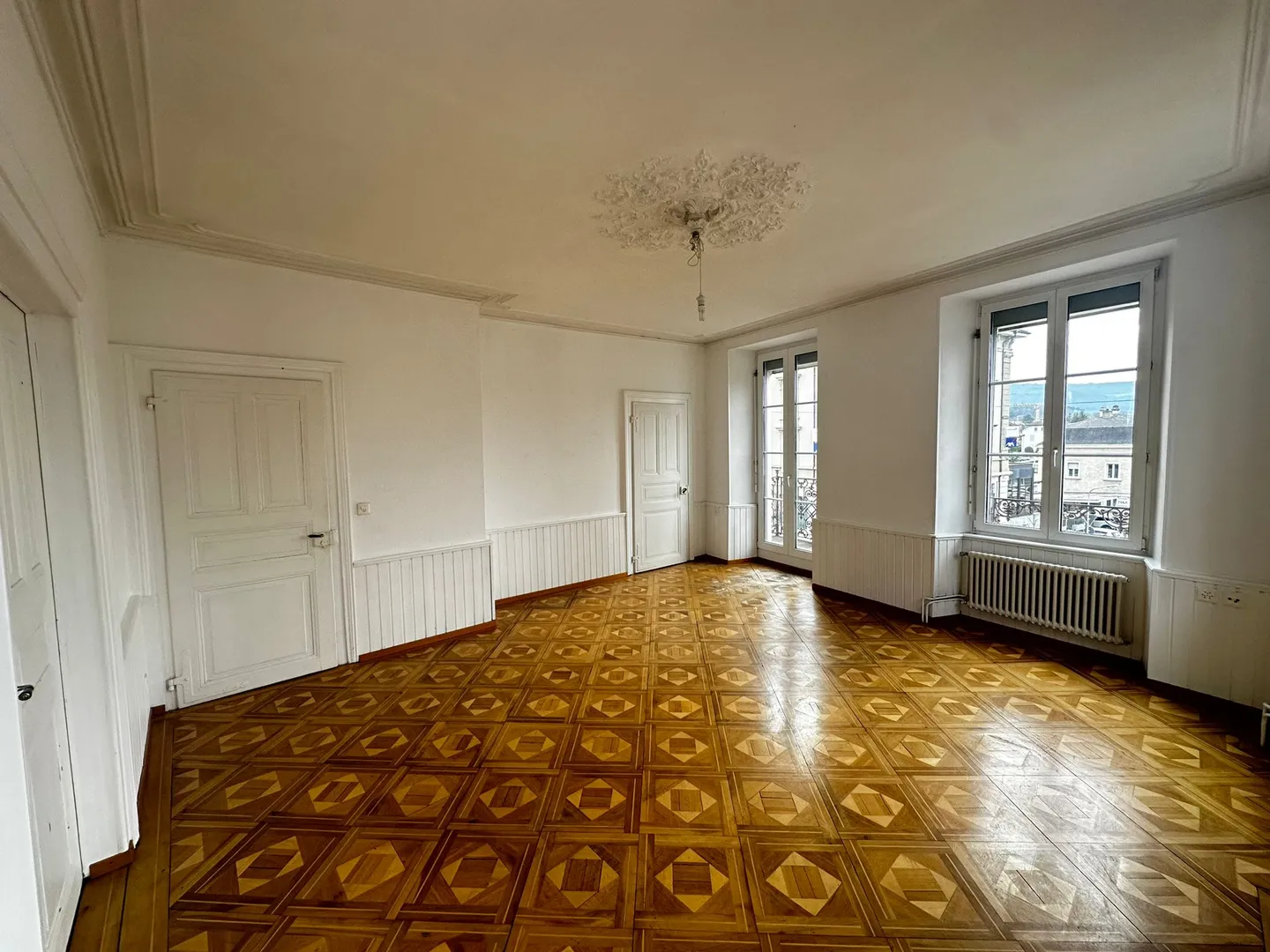 Bright and spacious 4.5 rooms in the heart of Porrentruy - 2nd floor - Photo 4 of 13