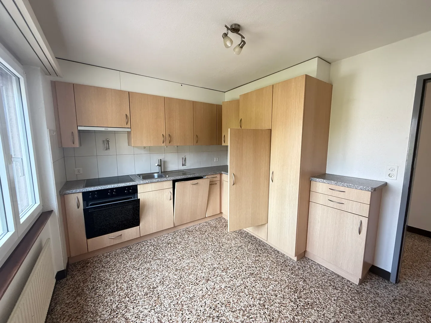 Beautiful 3.5-room apartment with balcony and unobstructed view - Photo 2 of 13