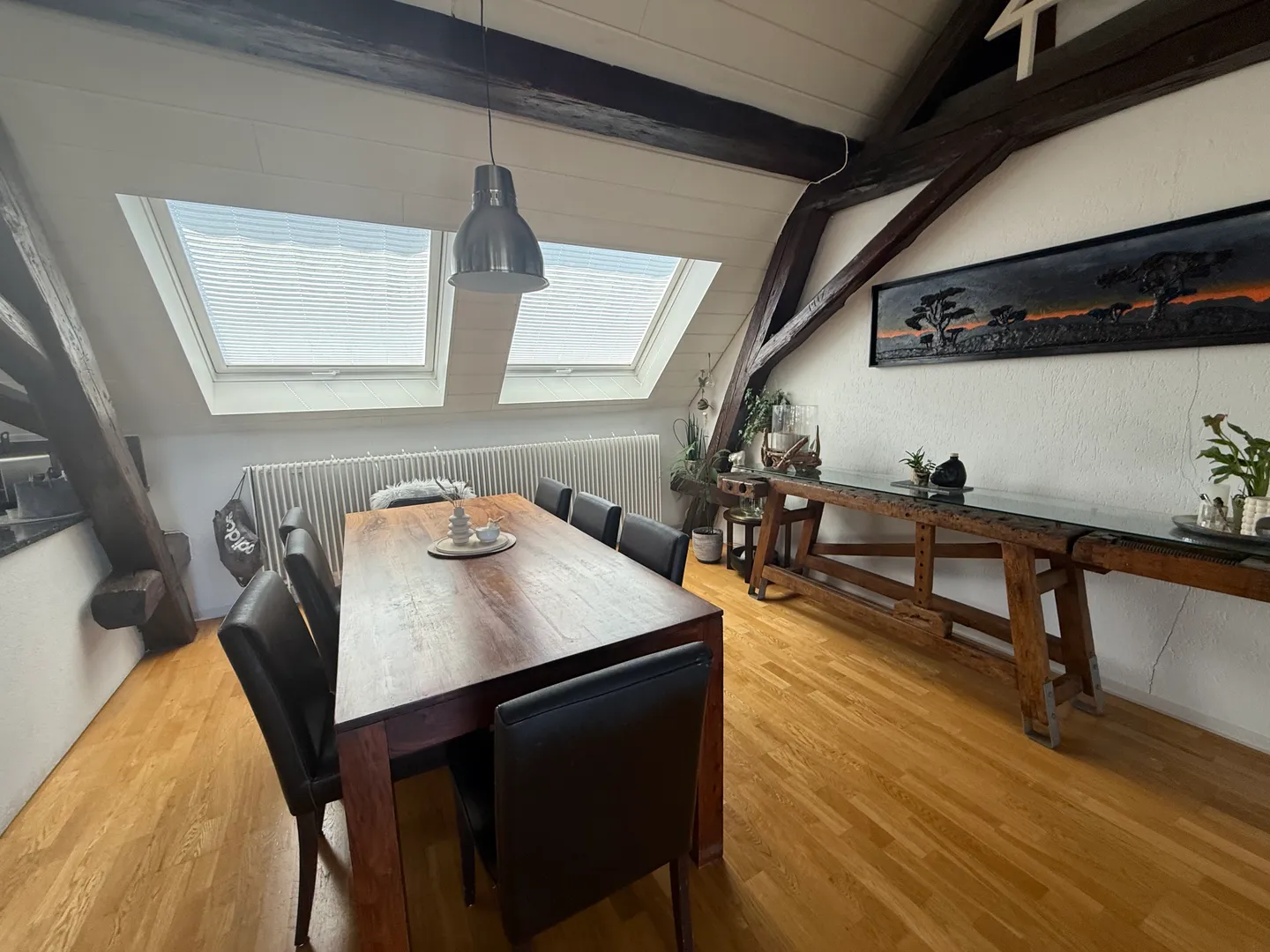 Mixed-use building with restaurant and 6 apartments - Photo 3 of 13