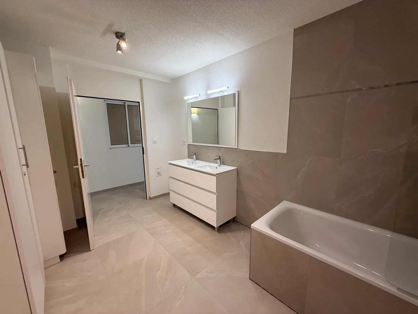 3.5 room apartment with large terrace 70 m² - Photo 8 of 13