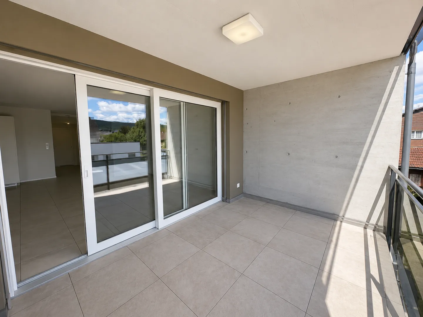 Modernes und helles Apartment mit Balkon in Alle - Foto 7 von 13