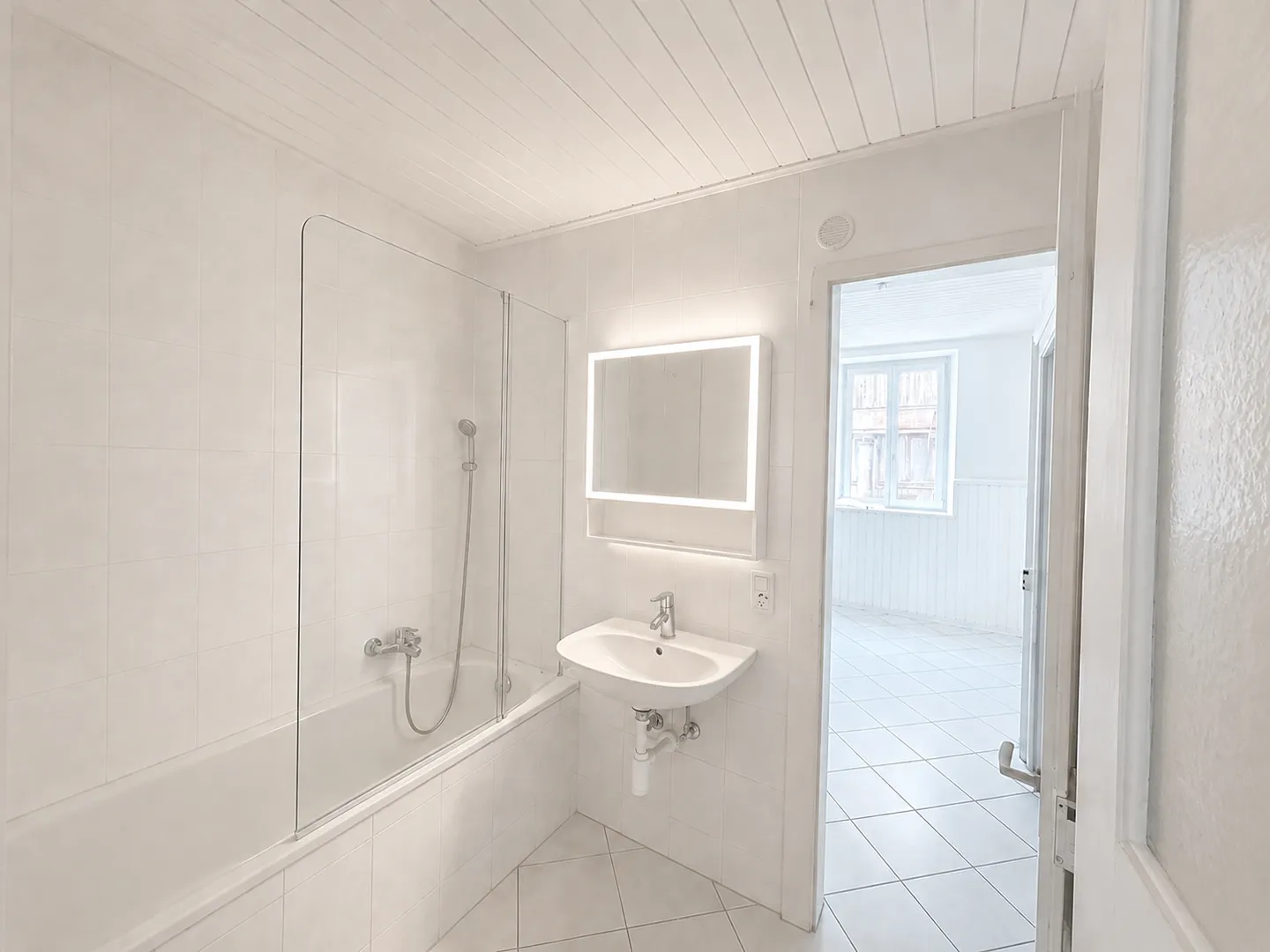 1 month FREE - Bright and spacious 4.5 rooms - 2nd floor - Photo 5 of 13