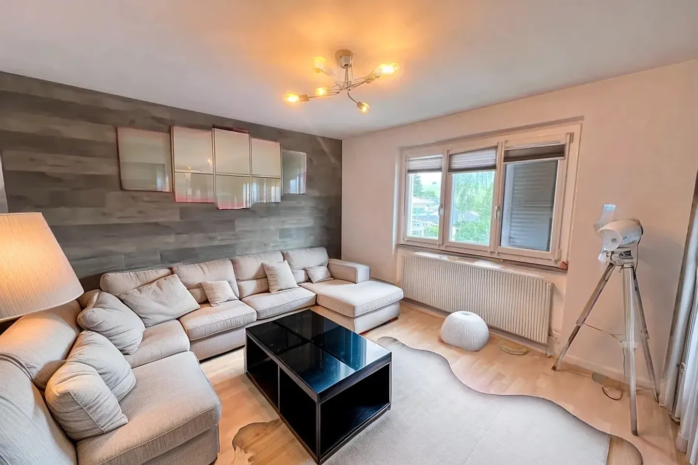 Casa indipendente di 4,5 locali con soppalco e piacevole spazio esterno Fontenais (JU) - Foto 3 di 13