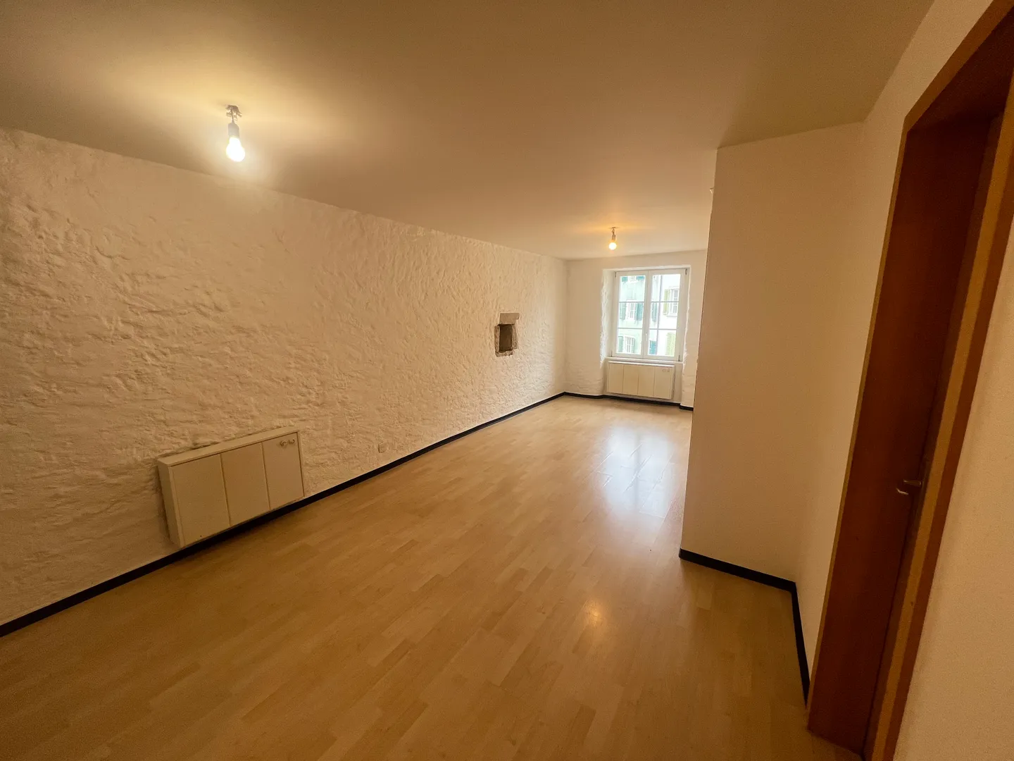 Bright 2.5-room apartment   2nd floor, street side   Rue du Collège 25 - Photo 4 of 12