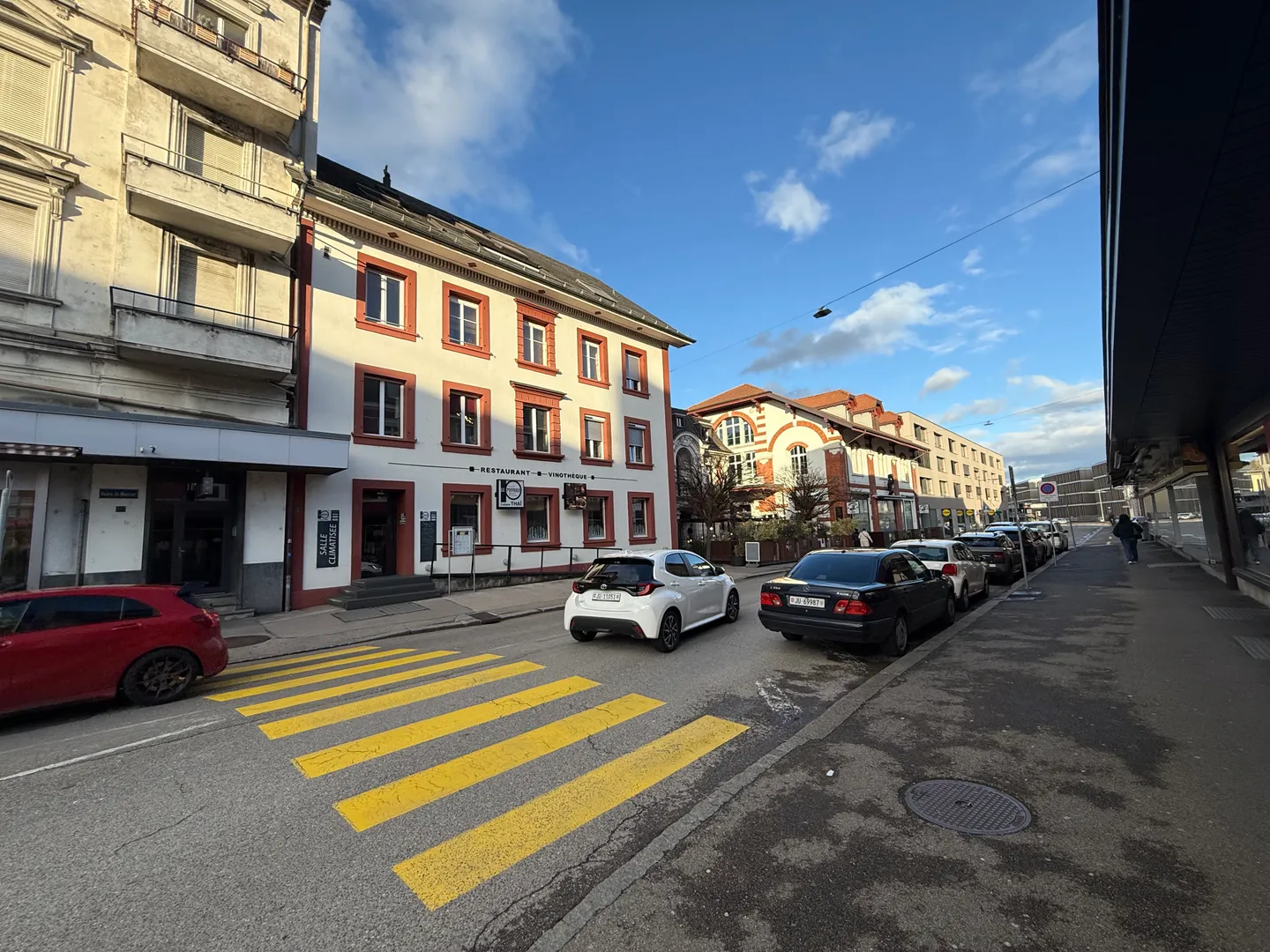 Mixed-use building with restaurant and 6 apartments - Photo 10 of 13