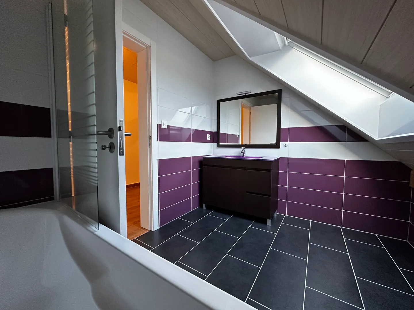 Charming 4.5-room renovated attic in Courtedoux 90 m² + parking - Photo 4 of 13