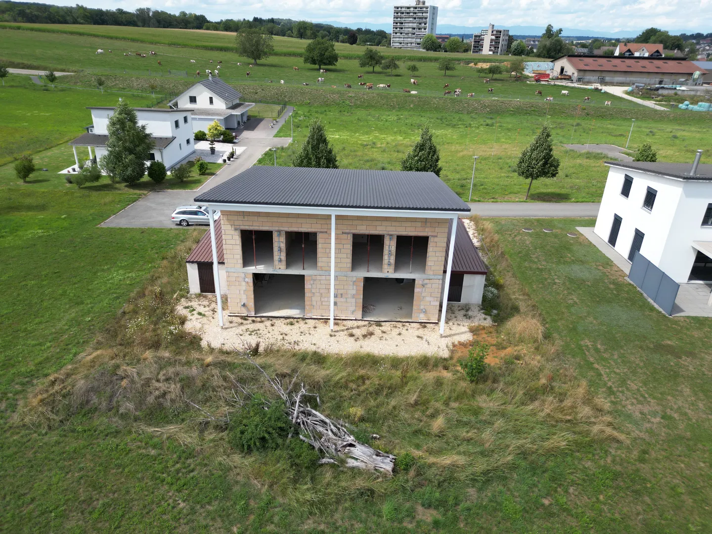 Bauen Sie Ihre Vision   Zwei Häuser zum Fertigstellen in einer grünen Umgebung - Foto 9 von 11