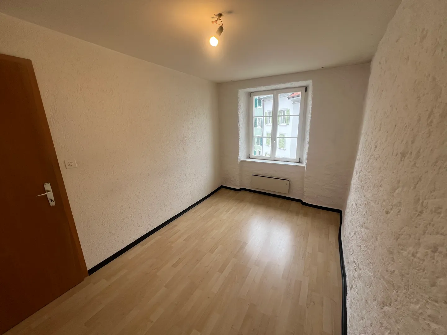 Bright 2.5-room apartment   2nd floor, street side   Rue du Collège 25 - Photo 5 of 12