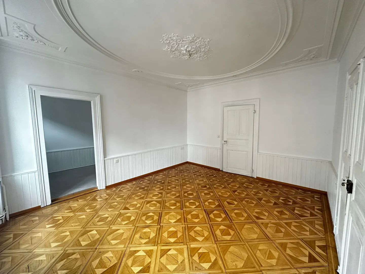 Bright and spacious 4.5 rooms in the heart of Porrentruy - 2nd floor - Photo 5 of 13