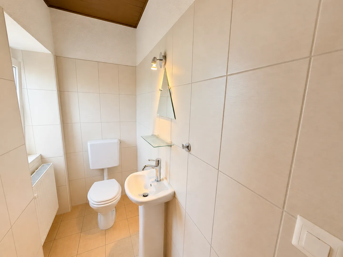 Charmante Reihenhaus mit 4,4 Zimmern, Garten, Gewölbekeller und Garage in Grandfontaine - Foto 11 von 13