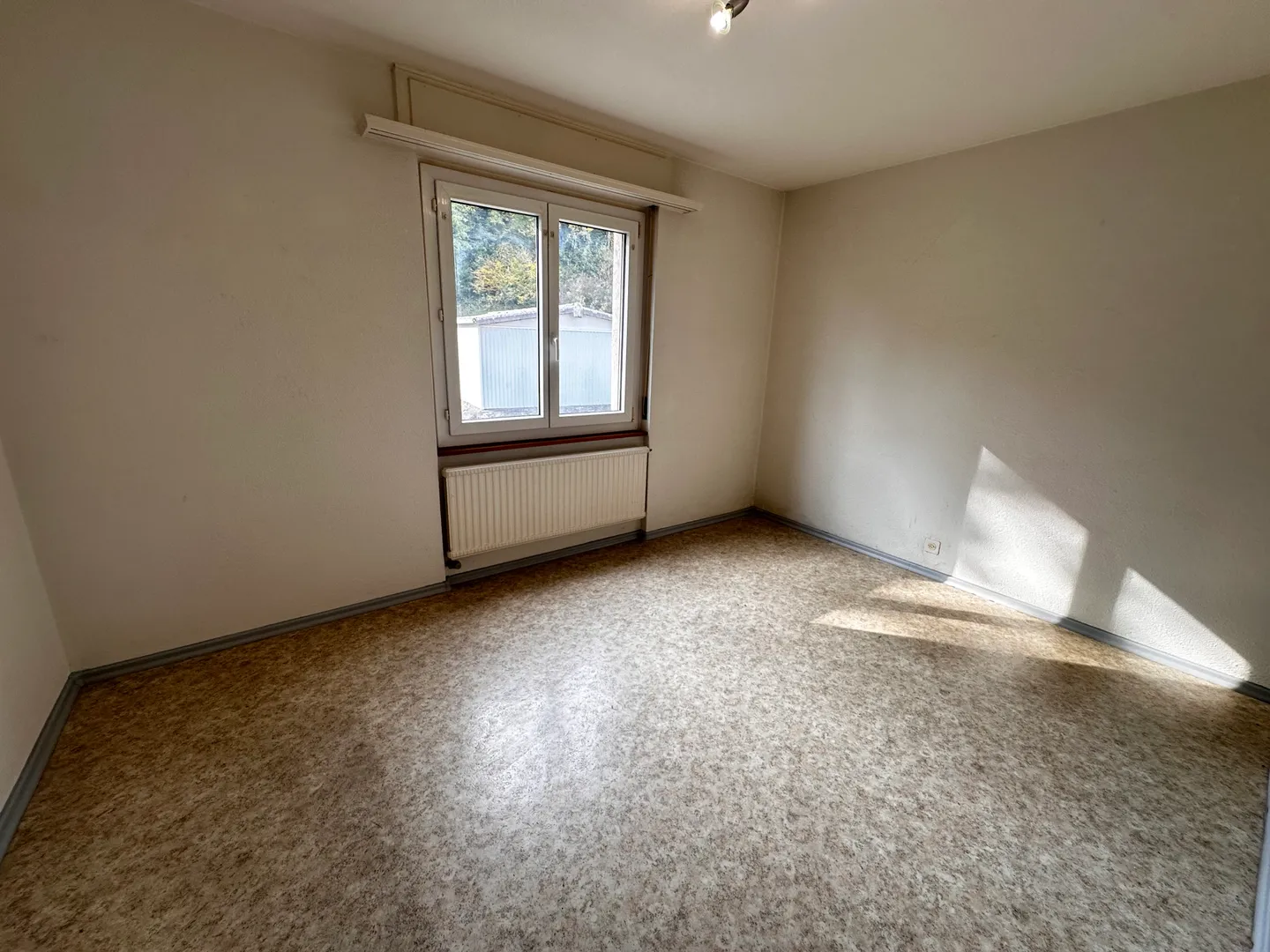 Beautiful 3.5-room apartment with balcony and unobstructed view - Photo 9 of 13