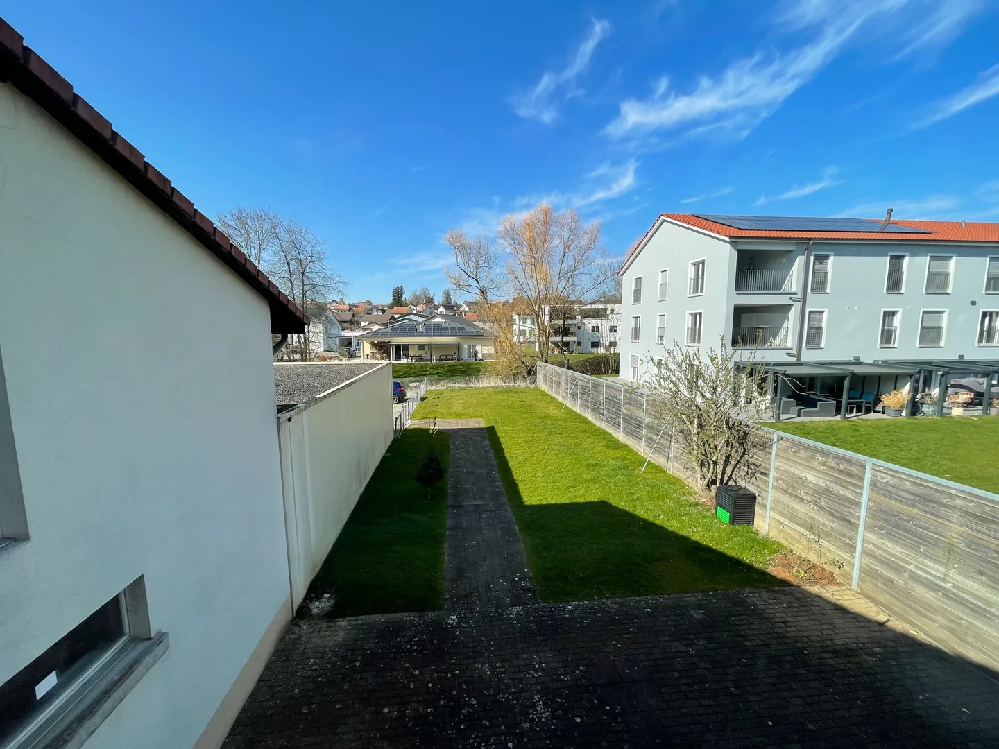 Spacious 4.5 room apartment of 108 m² with elevator above a commercial space - Photo 10 of 13