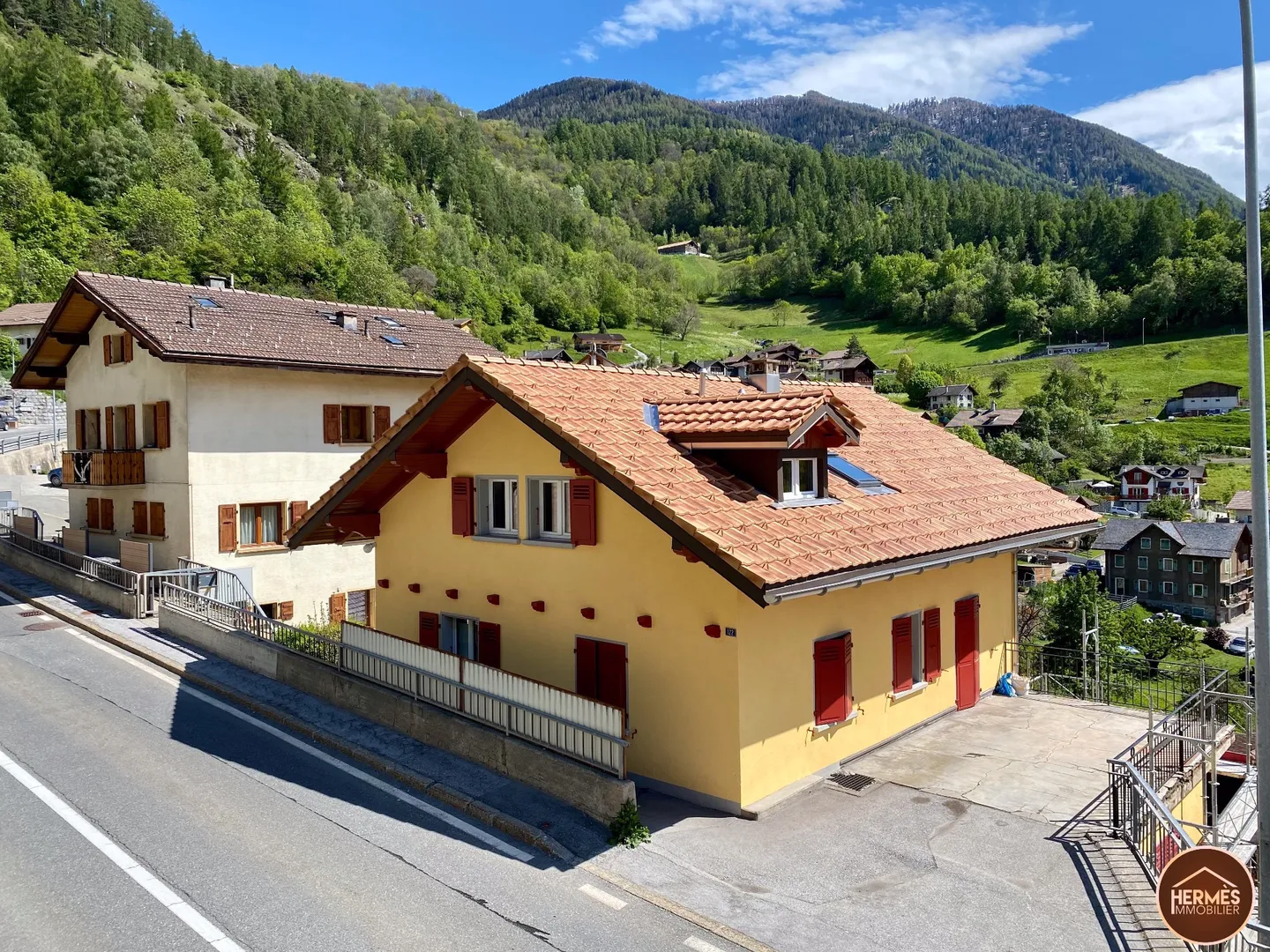 Appartement en duplex dans maison villageoise - Photo 2 sur 13