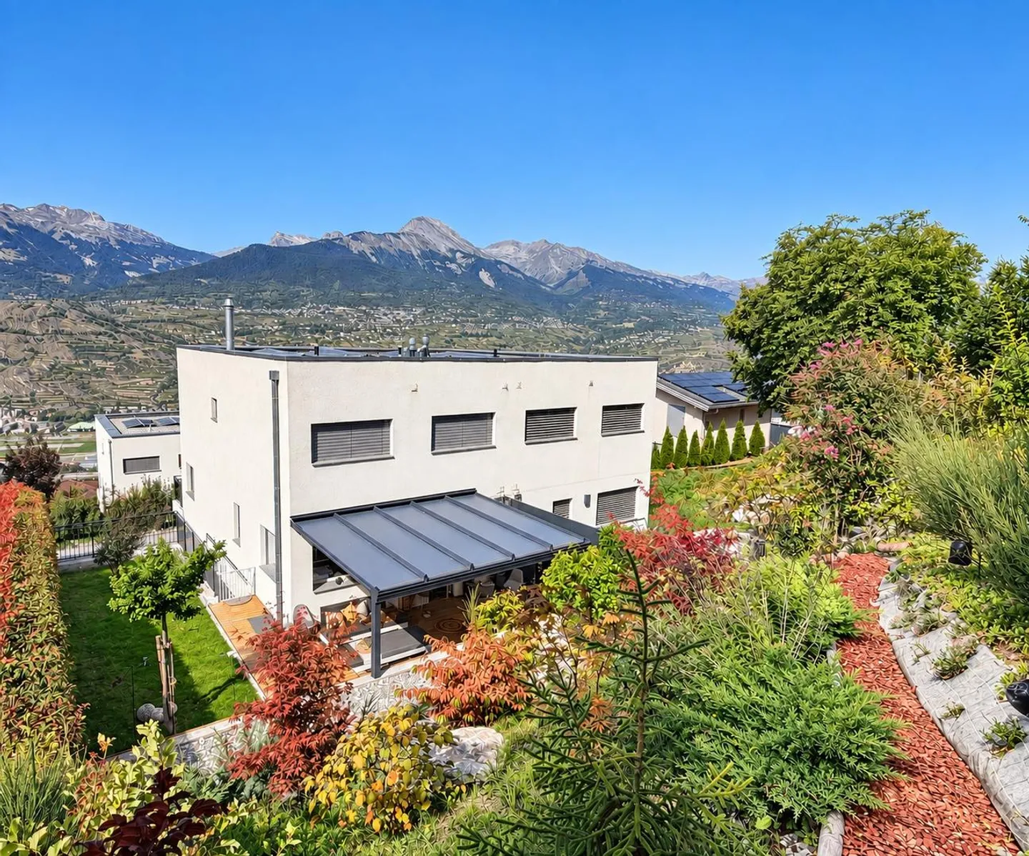 Magnifique villa de 4.5 pièces à Salins - Élégance, calme et vue sur la plaine du Rhône - Photo 2 of 13