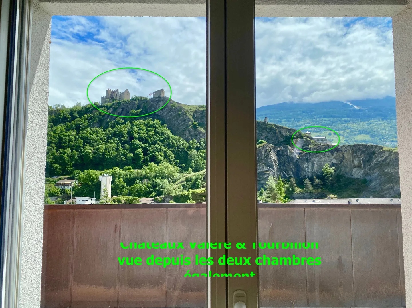 Attico duplex a Sion-Platta, bell'appartamento con vista libera sui castelli - Foto 11 di 13