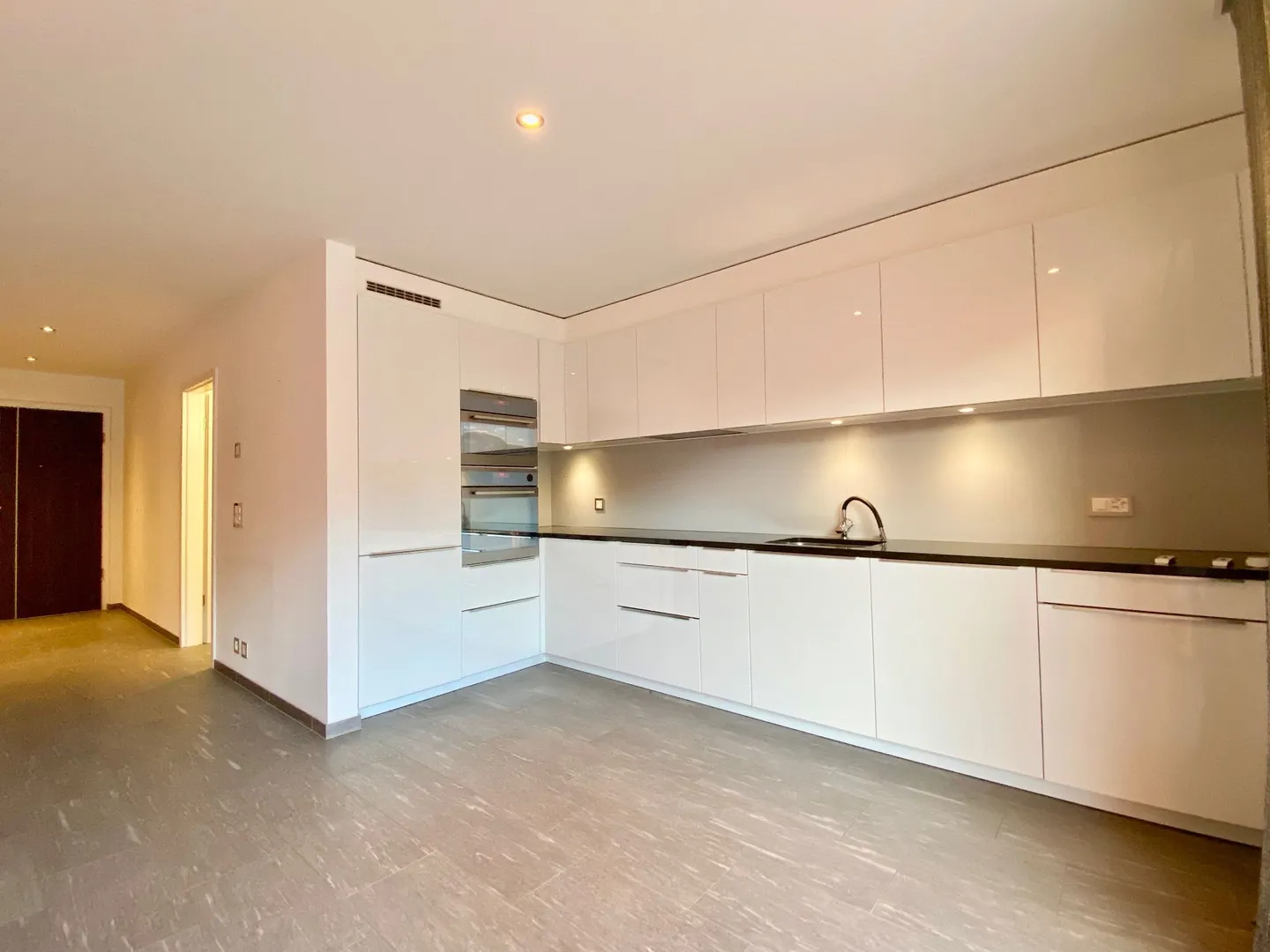 Attico duplex a Sion-Platta, bell'appartamento con vista libera sui castelli - Foto 6 di 13