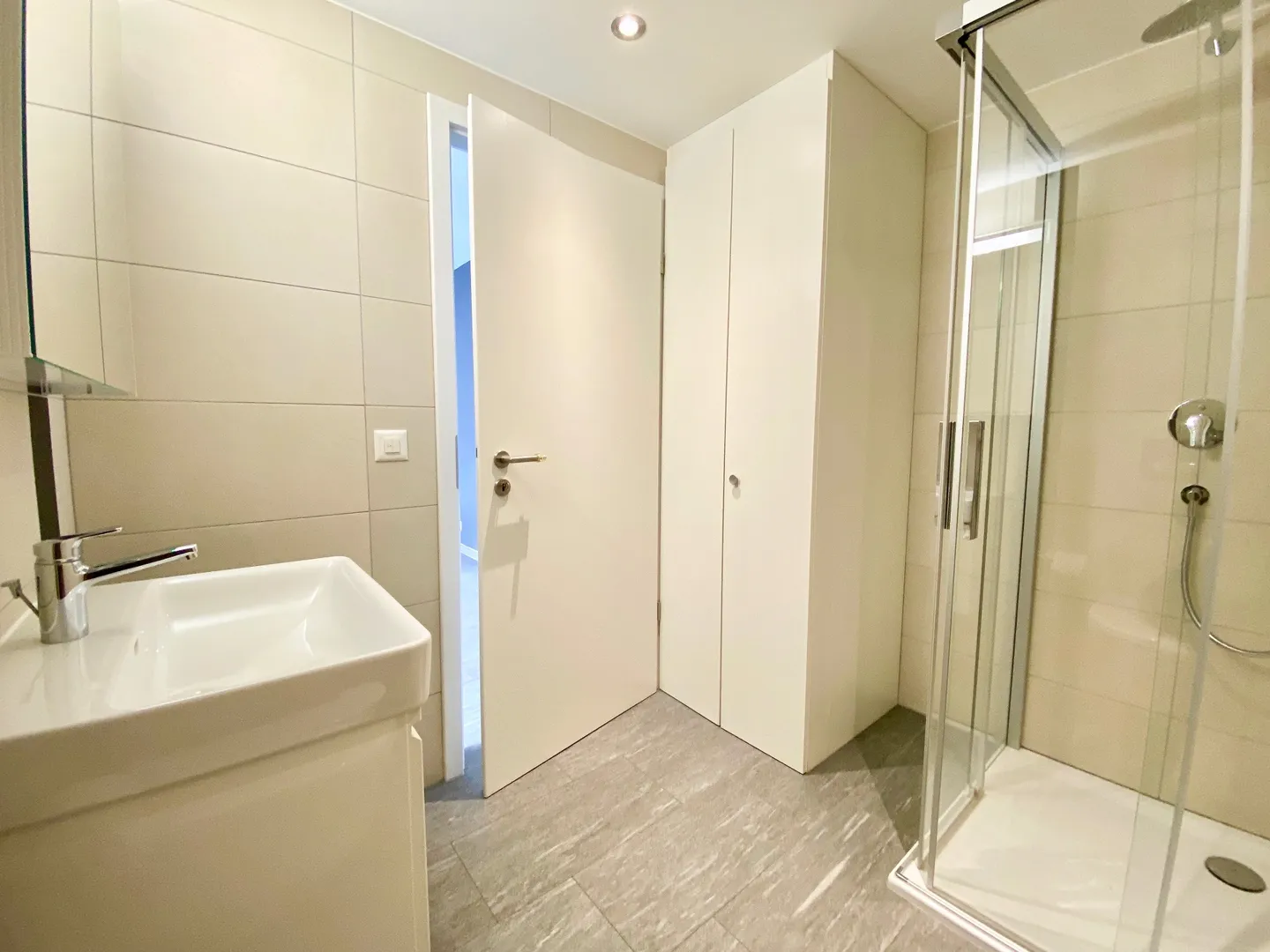 Attico duplex a Sion-Platta, bell'appartamento con vista libera sui castelli - Foto 8 di 13