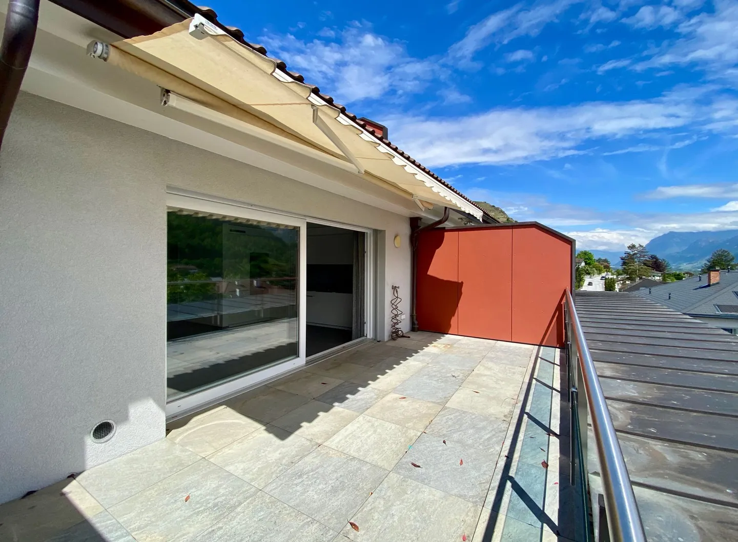 Attico duplex a Sion-Platta, bell'appartamento con vista libera sui castelli - Foto 3 di 13