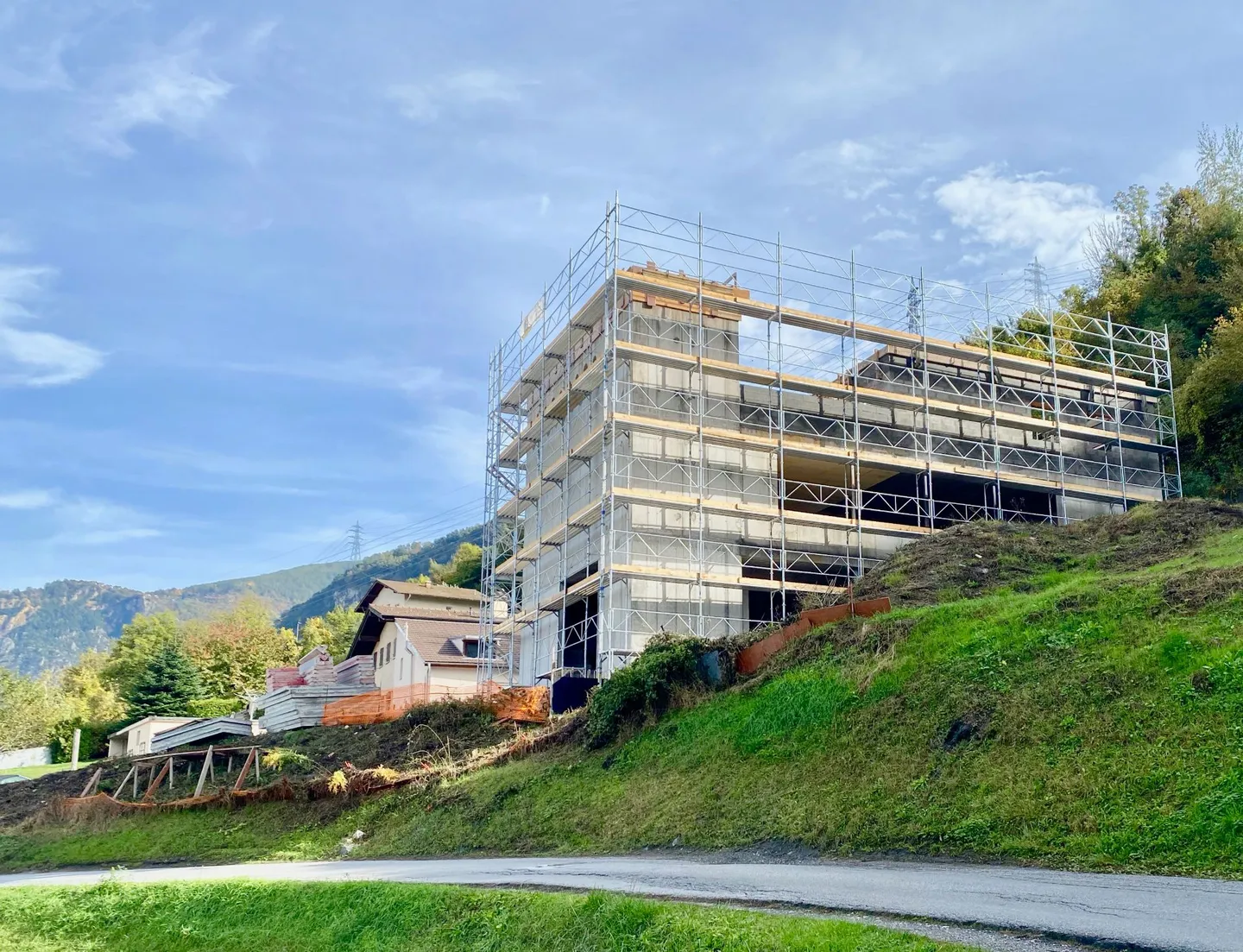 Industrial & Commercial Hall Under Construction in Sion - Photo 1 of 10