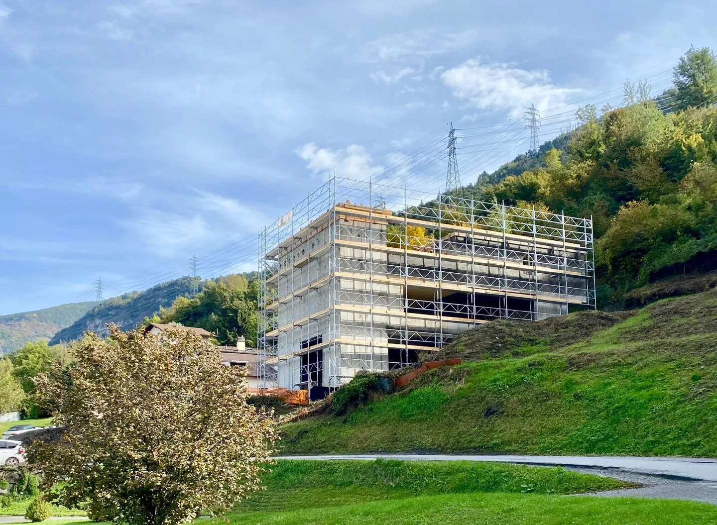 Industrial & Commercial Hall Under Construction in Sion - Photo 7 of 10