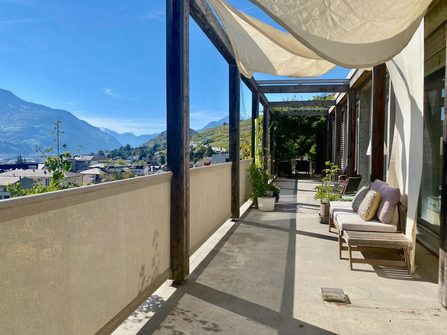 Villa architettonica unica a Sion, che beneficia di una posizione rara ed eccezionale - Foto 3 di 13