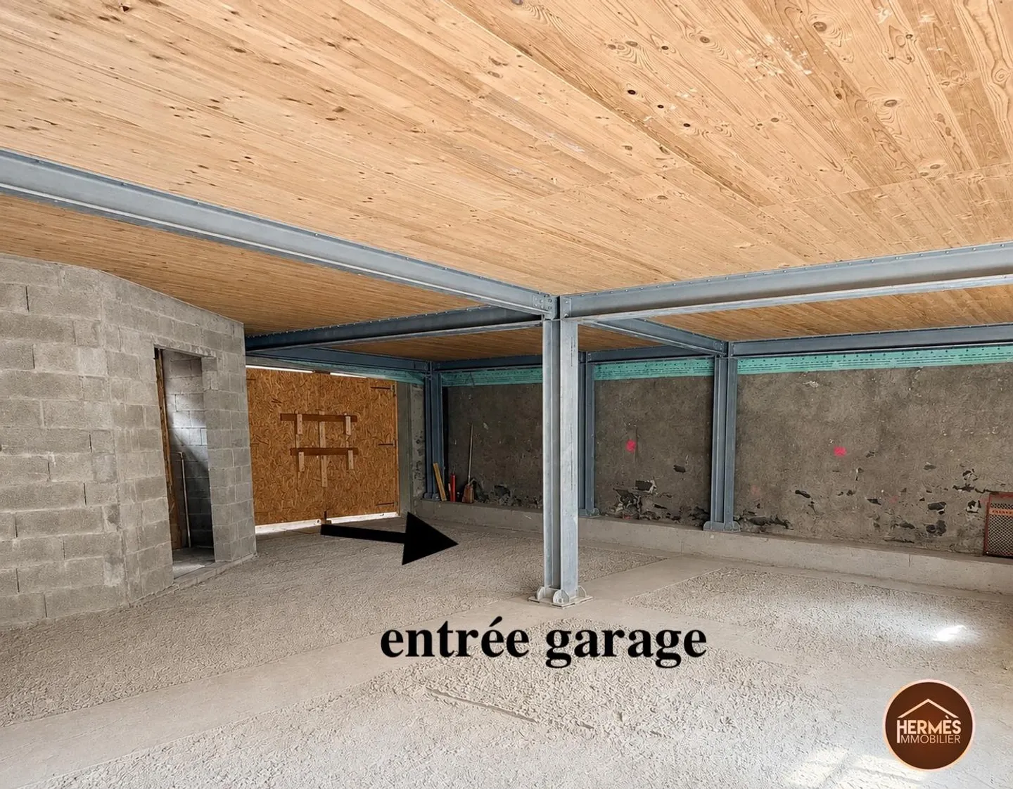 Exceptionnelle maison de 237m2 - potentiel loft ou 7.5 pièces à Saint-Pierre-de-Clage - Photo 9 of 13