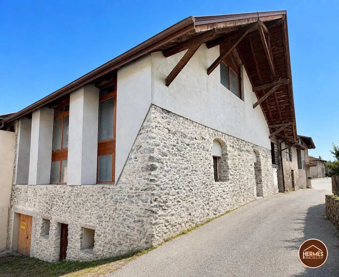 Exceptionnelle maison de 237m2 - potentiel loft ou 7.5 pièces à Saint-Pierre-de-Clage - Photo 13 of 13