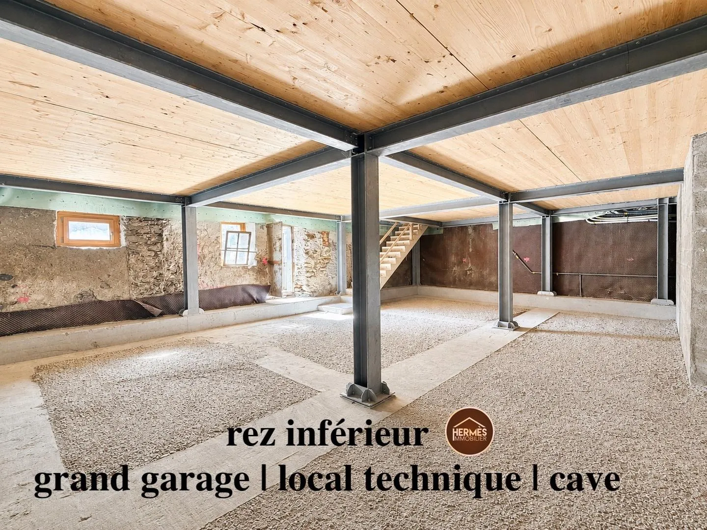 Exceptionnelle maison de 237m2 - potentiel loft ou 7.5 pièces à Saint-Pierre-de-Clage - Photo 8 of 13